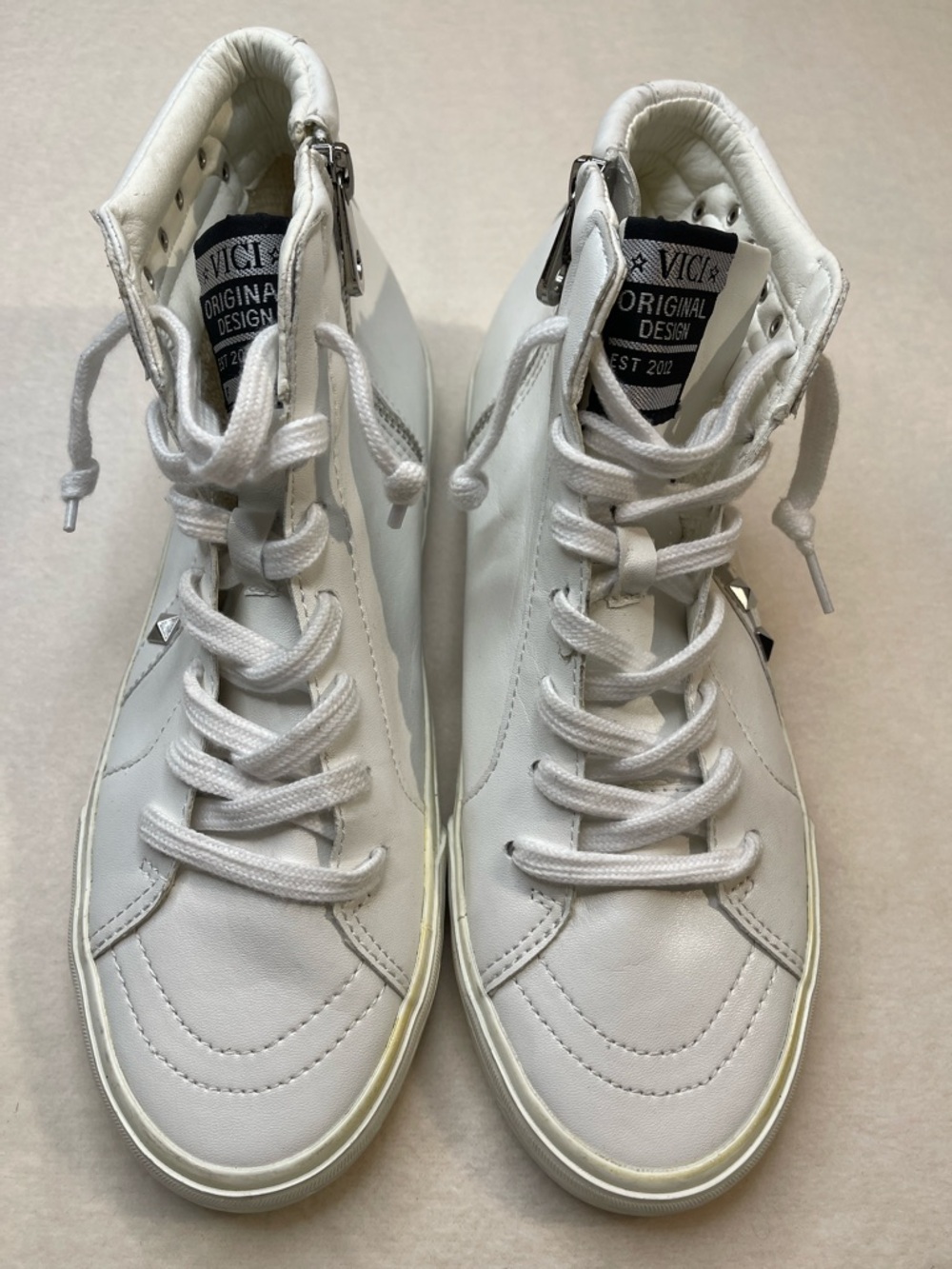 Vici White Leather Quilted Top SIDE ZIPPER ANKLE Sneaker WOMENS SIZE 11